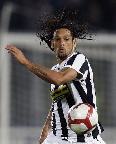 图卢兹加纳国脚阿布-弗朗西斯友谊赛重伤，法甲官方送上祝福