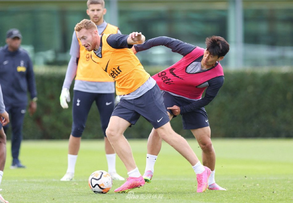 塞斯·库里：首秀就打卫冕冠军确实很艰难，我们还在摸索