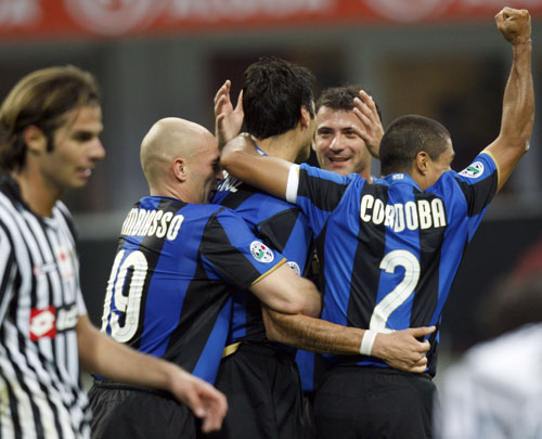 突发！阿诺德左腿受伤离场 皇马防线遭遇重创